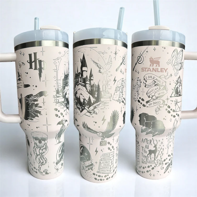 Exklusiv: Individuell gestaltbarer HP STLY Quencher-Becher 1,2 L / 40 oz  + *GRATIS-GESCHENK Set mit 5 Strohhalmabdeckungen* – LIMITIERTE AUFLAGE