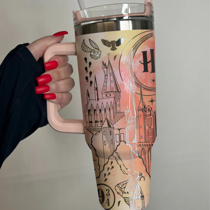 Exklusiv: Individuell gestaltbarer HP STLY Quencher-Becher 1,2 L / 40 oz  + *GRATIS-GESCHENK Set mit 5 Strohhalmabdeckungen* – LIMITIERTE AUFLAGE
