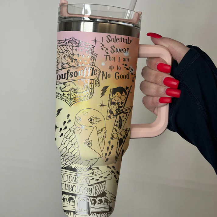 Exklusiv: Individuell gestaltbarer HP STLY Quencher-Becher 1,2 L / 40 oz  + *GRATIS-GESCHENK Set mit 5 Strohhalmabdeckungen* – LIMITIERTE AUFLAGE