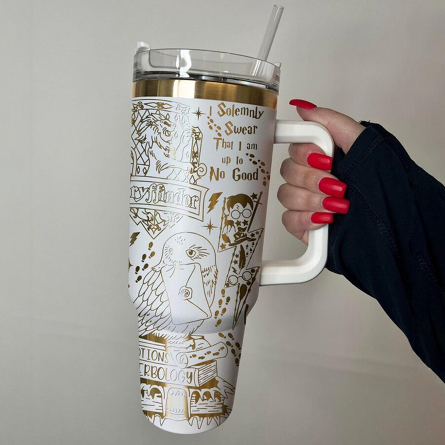 Exklusiv: Individuell gestaltbarer HP STLY Quencher-Becher 1,2 L / 40 oz  + *GRATIS-GESCHENK Set mit 5 Strohhalmabdeckungen* – LIMITIERTE AUFLAGE