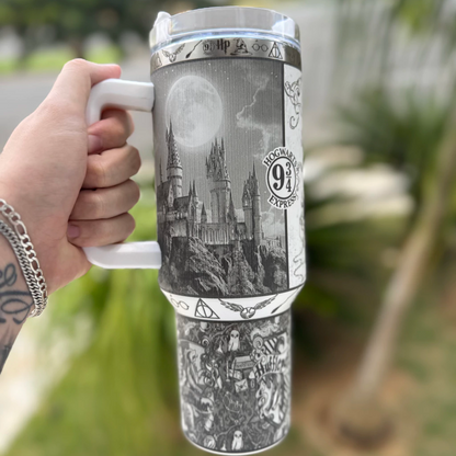 Exklusiv: Individuell gestaltbarer HP STLY Quencher-Becher 1,2 L / 40 oz  + *GRATIS-GESCHENK Set mit 5 Strohhalmabdeckungen* – LIMITIERTE AUFLAGE