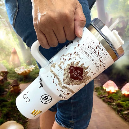 Exklusiv: Individuell gestaltbarer HP STLY Quencher-Becher 1,2 L / 40 oz  + *GRATIS-GESCHENK Set mit 5 Strohhalmabdeckungen* – LIMITIERTE AUFLAGE