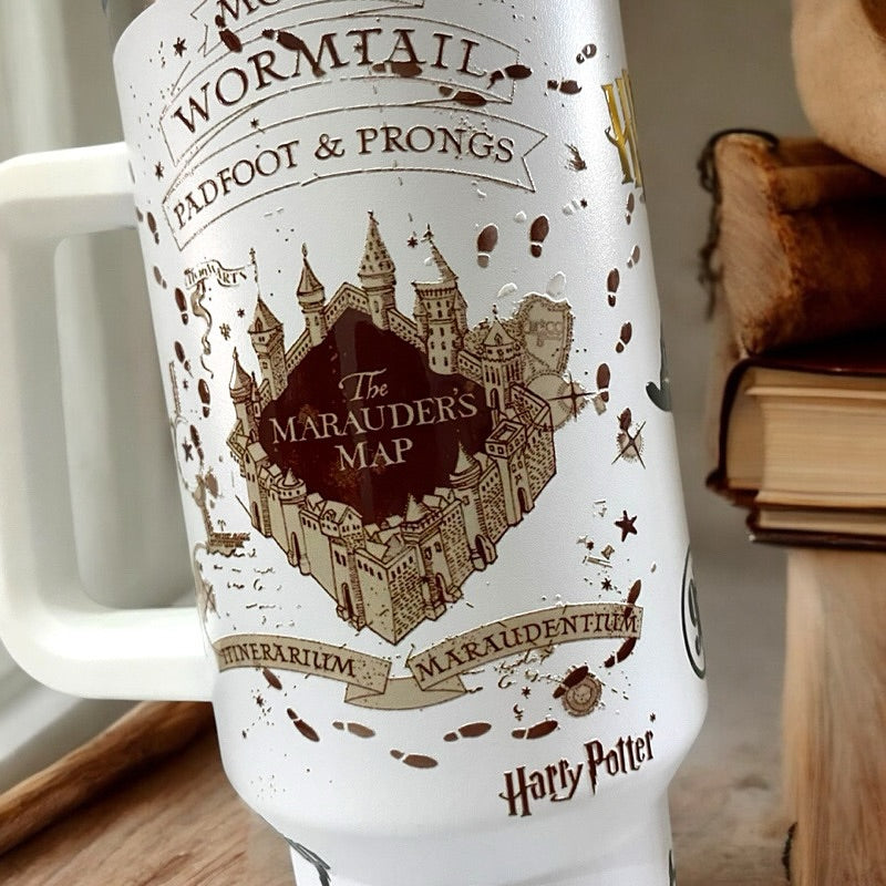 Exklusiv: Individuell gestaltbarer HP STLY Quencher-Becher 1,2 L / 40 oz  + *GRATIS-GESCHENK Set mit 5 Strohhalmabdeckungen* – LIMITIERTE AUFLAGE